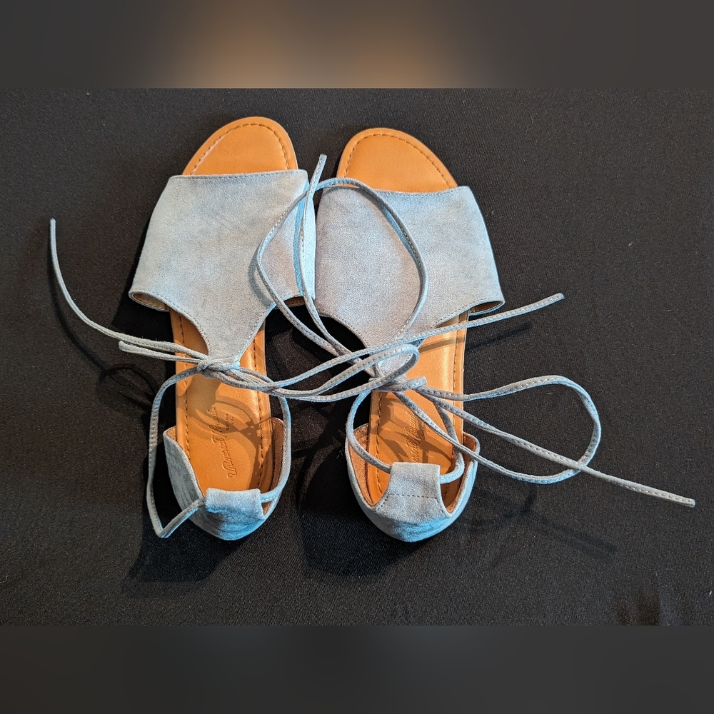Universal Thread Lace Sandals - Picture 3 of 3